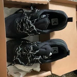 Veja Dekkan Shoe - Women's - Sea Shepherd/Black, 40.0